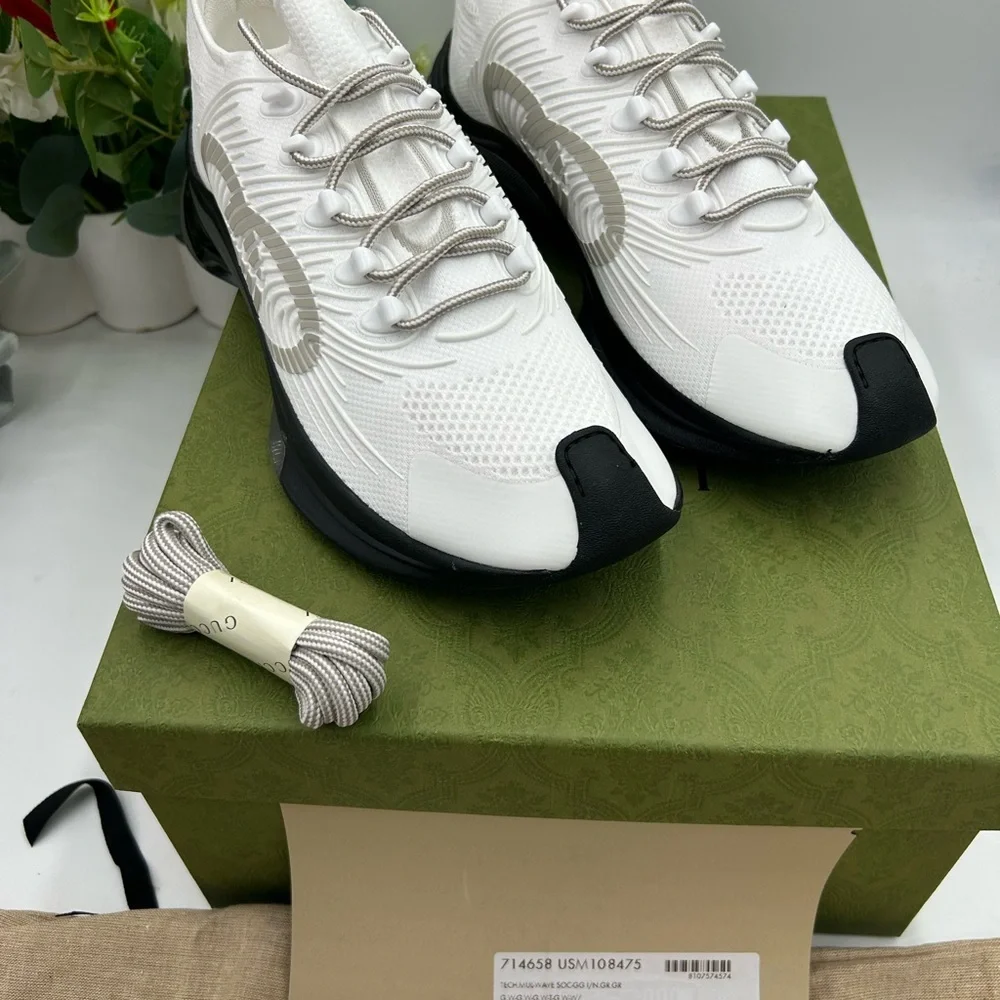 Men's Gucci run white/gray/black sneakers size 12.5 made in Italy - Picture 2 of 10